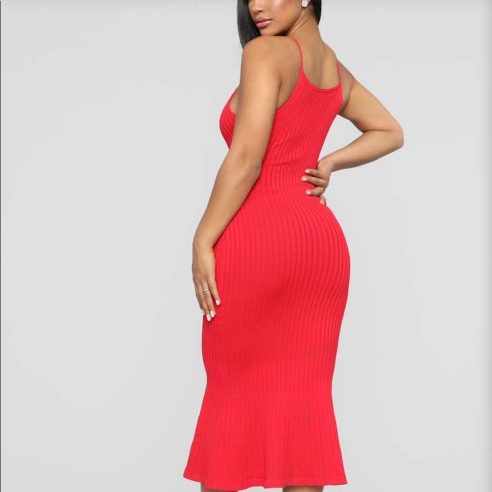 Fashion Nova: Ribbed Red Midi Dress